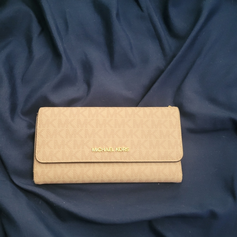 MK pink wallet